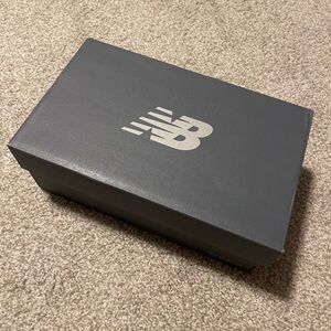 SIZE 9 IN MENS SIZE 10.5 IN WOMENS